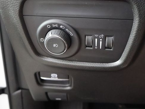 Used 2022 Jeep Grand Cherokee L Limited image 38