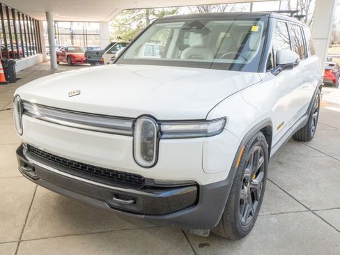 Used 2025 Rivian R1S Premium image 3