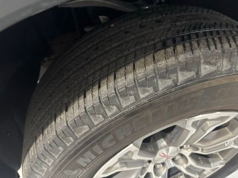 Used 2025 GMC Sierra 1500 SLT AWD/4WD image 41