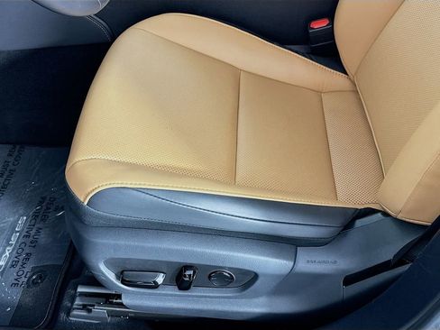 Used 2025 Lexus ES 350 w/ Premium Package image 22