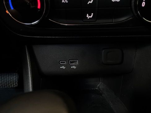 Used 2025 Buick Encore GX Preferred FWD image 23