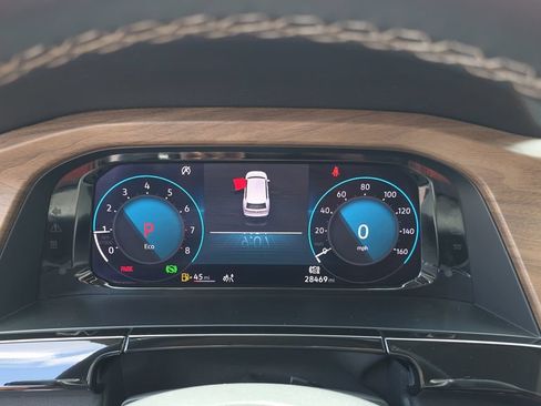 Used 2025 Volkswagen Atlas SE FWD image 14