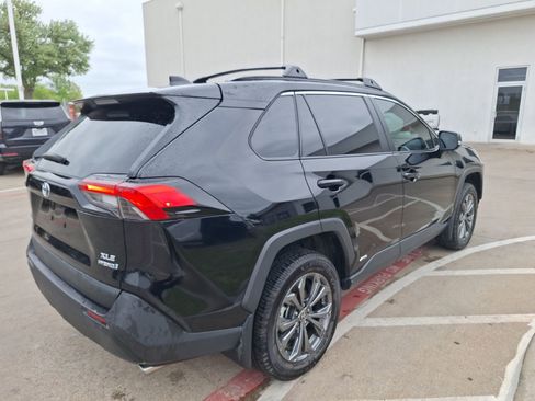 Used 2024 Toyota RAV4 XLE Premium image 6
