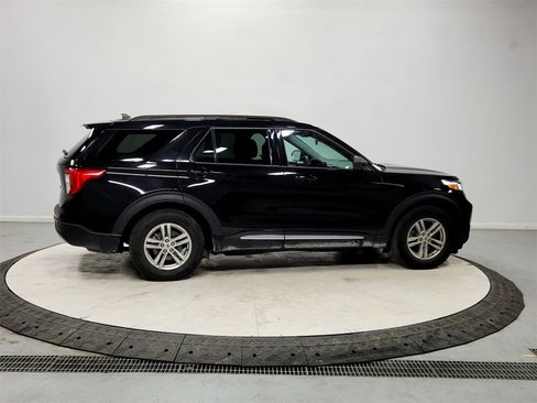 Used 2024 Ford Explorer XLT w/ Equipment Group 202A image 8