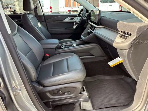 Used 2025 Ford Explorer Active w/ Active Comfort Package image 19