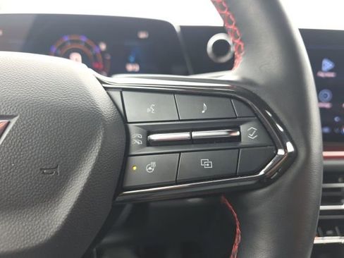 Used 2024 Chevrolet Traverse RS image 32