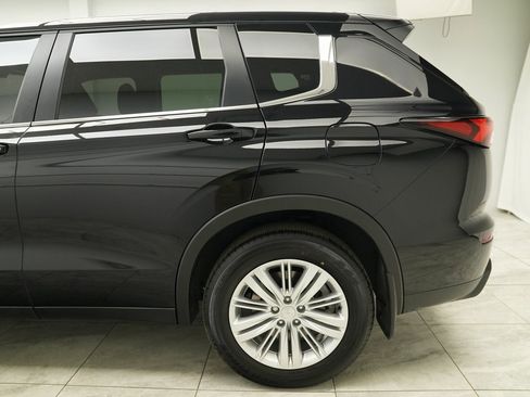 Used 2025 Mitsubishi Outlander ES image 14