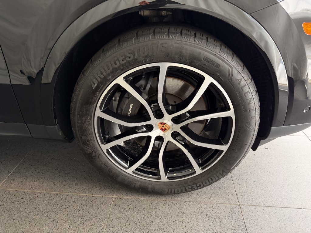 Certified 2026 Porsche Cayenne Coupe AWD/4WD image 13