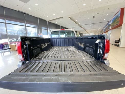 Certified 2018 Toyota Tacoma SR image 24