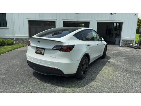 Used 2022 Tesla Model Y Performance AWD/4WD image 3