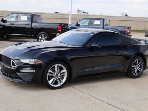 Used 2020 Ford Mustang Premium image 3