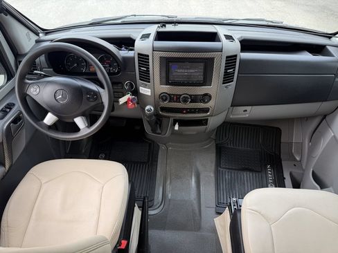 Used 2018 Mercedes-Benz Sprinter 3500 image 44