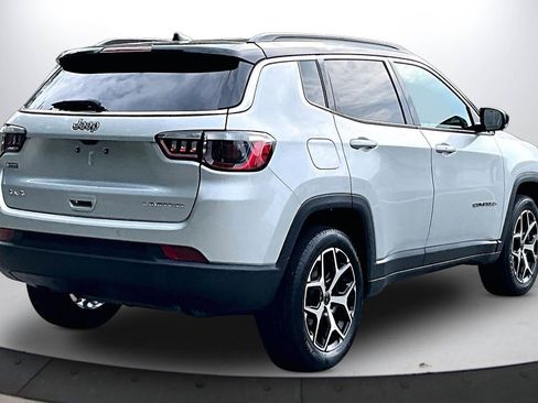 Used 2025 Jeep Compass Limited AWD/4WD image 9
