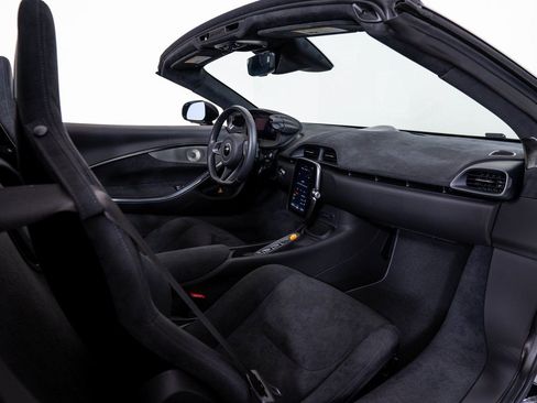 Used 2025 McLaren Artura Spider RWD image 21