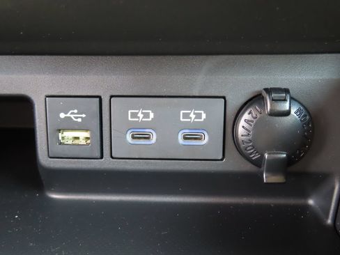 Used 2022 Toyota Highlander XLE AWD/4WD image 11