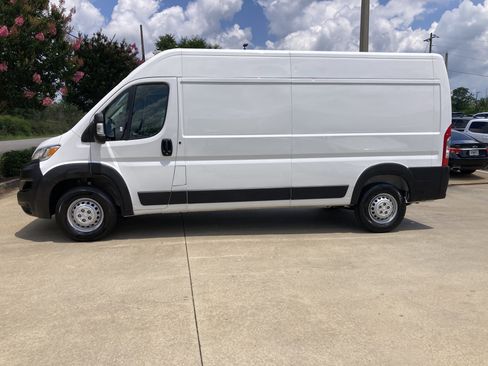 Used 2024 RAM ProMaster 2500 w/ Convenience Group FWD image 9