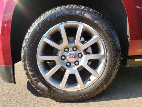 Used 2018 GMC Yukon Denali w/ Open Road Package image 32