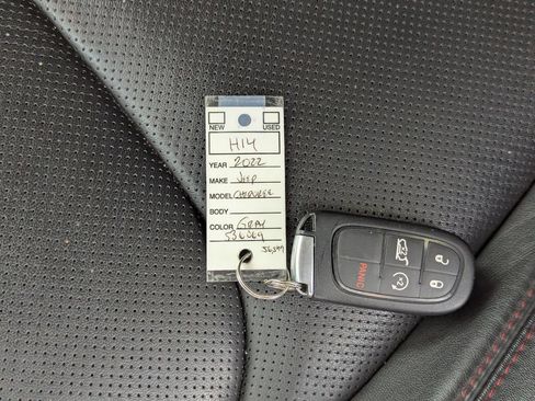 Used 2022 Jeep Cherokee Trailhawk w/ Premium Leather Package AWD/4WD image 39