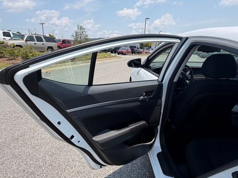 Used 2020 Hyundai Elantra Value Edition w/ Cargo Package (C1) FWD image 15