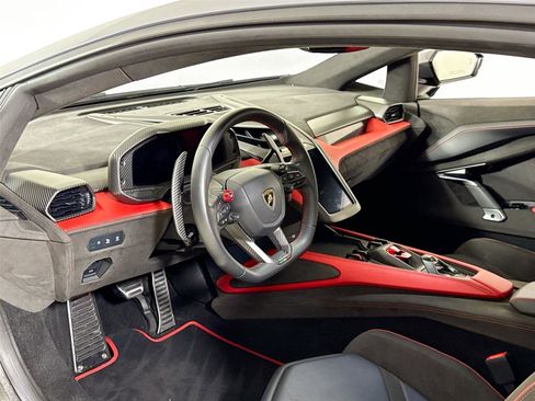 Used 2024 Lamborghini Revuelto image 15