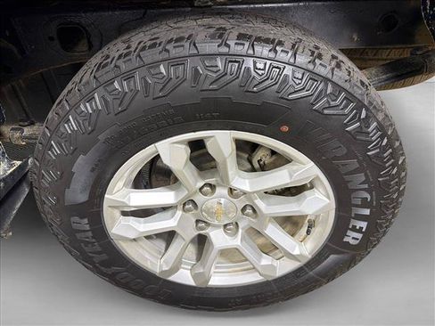Used 2023 Chevrolet Silverado 1500 LT AWD/4WD image 19