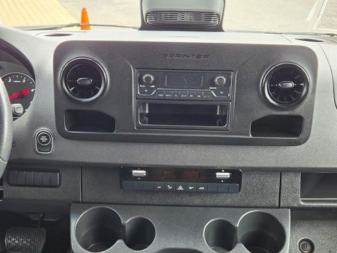 Used 2025 Mercedes-Benz Sprinter 2500 image 10