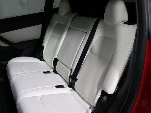 Used 2022 Tesla Model Y Long Range image 33