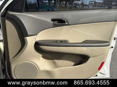 Used 2011 Hyundai Elantra GLS image 26