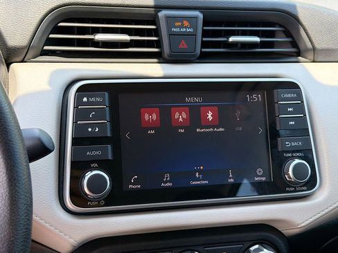 Used 2022 Nissan Versa SV image 14