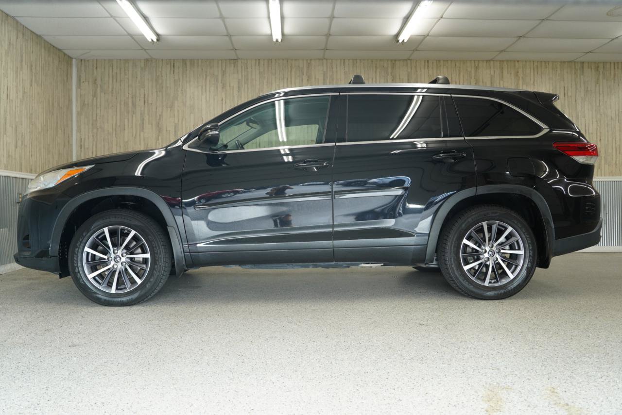 Used 2017 Toyota Highlander XLE AWD/4WD image 5
