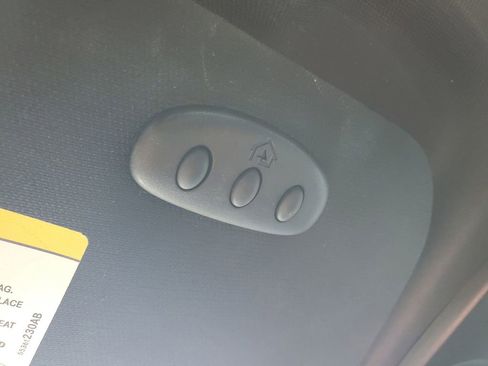 Used 2013 Chrysler 200 Limited image 21