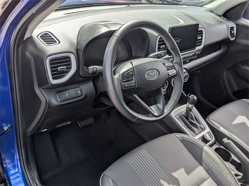 Used 2025 Hyundai Venue Limited image 13