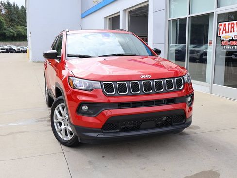 Used 2024 Jeep Compass Latitude w/ Sun and Sound Group AWD/4WD image 37