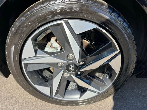 Used 2023 Hyundai Elantra Limited image 13