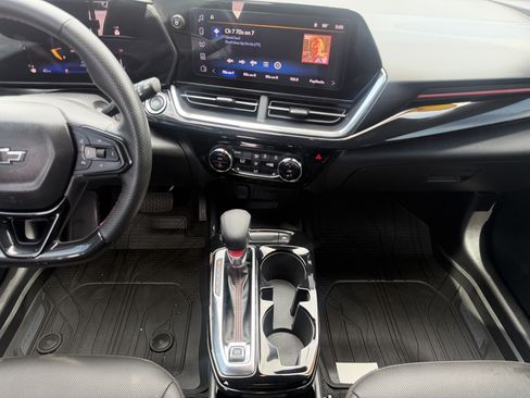Certified 2024 Chevrolet Trax RS w/ Sunroof Package FWD image 15