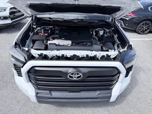 Used 2022 Toyota Tundra SR5 w/ SR5 Premium Package AWD/4WD image 10