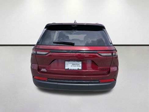 Used 2024 Jeep Grand Cherokee Limited w/ Luxury Tech Group II AWD/4WD image 5