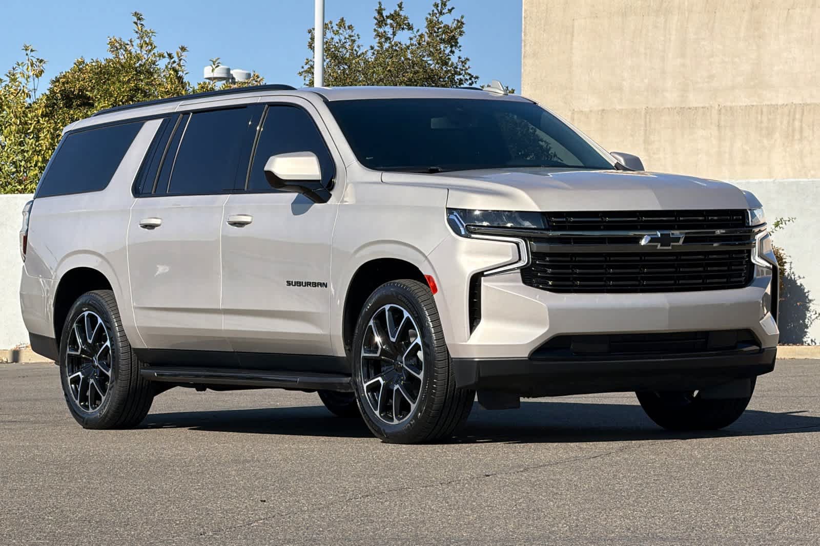 Used 2021 Chevrolet Suburban RST AWD/4WD image 5