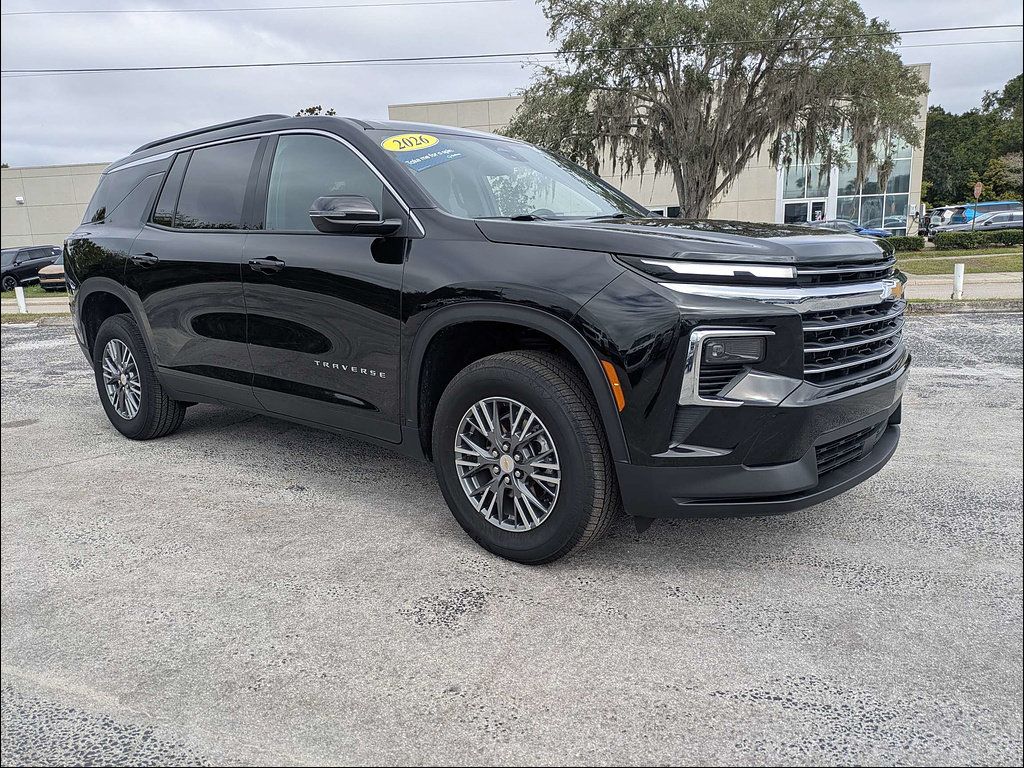 Used 2026 Chevrolet Traverse LT FWD image 2