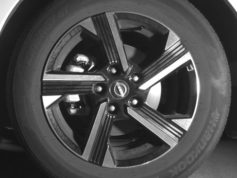 Used 2025 Nissan Sentra SV FWD image 14