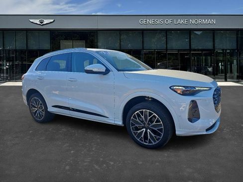 Used 2025 Audi Q5 Premium Plus w/ Premium Plus image 2