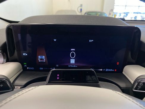 Certified 2025 Lincoln Aviator AWD image 22