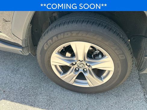 Used 2025 Toyota RAV4 XLE FWD image 8