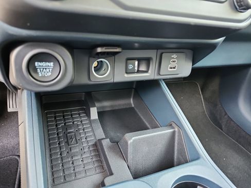 Certified 2025 Ford Maverick Lariat image 30