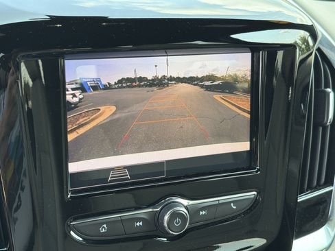 Used 2023 Chevrolet Traverse LS FWD image 29