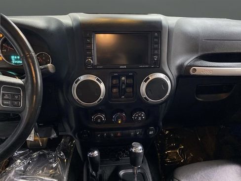 Used 2016 Jeep Wrangler Unlimited Rubicon w/ Connectivity Group image 8
