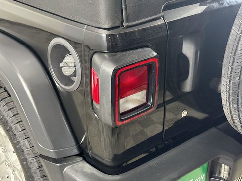 Used 2019 Jeep Wrangler Unlimited Sport S image 36