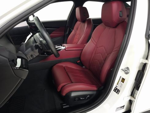 Certified 2025 BMW 530i xDrive w/ M Sport Package image 19