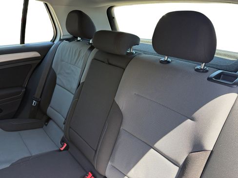 Used 2015 Volkswagen e-Golf Limited Edition FWD image 16