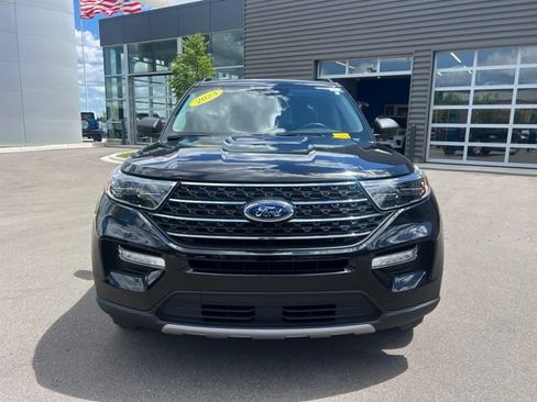 Used 2023 Ford Explorer XLT w/ Equipment Group 202A AWD/4WD image 2